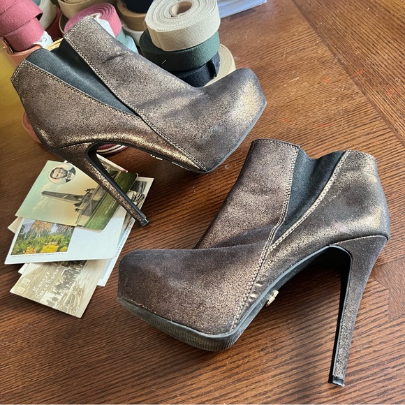 Rock & Republic Shoes - ROCK & REPUBLIC Georgine Bronze Platform Heels 5” Sparkle size 7.5